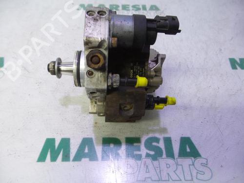 Used Fuel pump RENAULT ESPACE IV (JK0/1_) 2.2 dCi (JK0H) (150 hp) 31521421