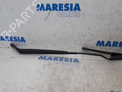 Front windshield wiper arm CITROËN DS3 Convertible 1.6 THP 155 | BP31388957C143