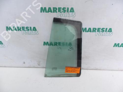 front-left-quarter-glass-renault-megane-ii-estate-km01_-2003-2004-2005-2006-2007-2008-2009-2010-2011-2012-31527433 main image