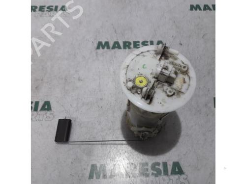 Used Fuel pump RENAULT ESPACE IV (JK0/1_) 2.0 (JK0A, JK1D, JK0N) (170 hp) 31525944