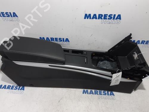 Midtkonsoll RENAULT MEGANE IV Hatchback (B9A/M/N_) 1.2 TCe 130 (B9MR) | BP31472408I22