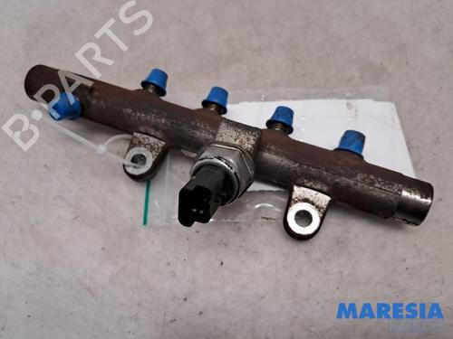 Used Injection rail RENAULT MEGANE III Grandtour (KZ0/1) 1.5 dCi (KZ09, KZ0D, KZ1G, KZ29, KZ14, KZ1W, KZ10, KZ1F,... (110 hp) 31420872