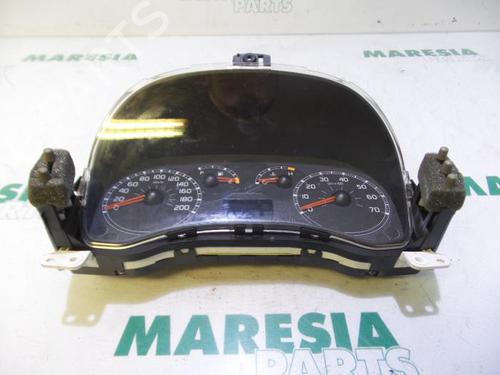 Used Instrument cluster FIAT PANDA (169_) 1.2 (169.AXB11, 169.AXB1A) (60 hp) 31417354