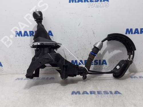 Used Gear lever RENAULT CLIO V (B7_) 1.0 TCe 100 (B7MT) (101 hp) 31421255