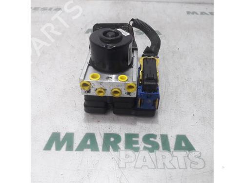 Used ABS pump RENAULT TWINGO II (CN0_) 1.5 dCi 90 (86 hp) 31399429
