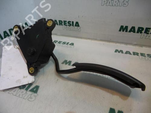 Used Electronic module RENAULT MEGANE II Estate (KM0/1_) 1.4 (98 hp) 31479327