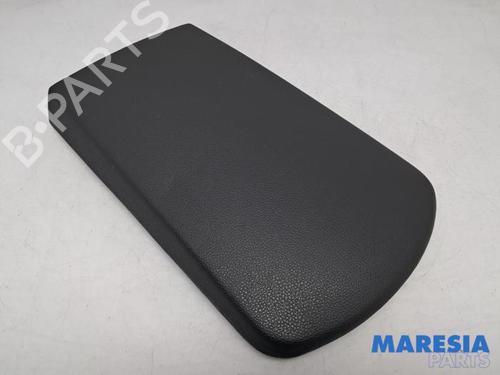 Used Armrest / Center console PEUGEOT 3008 I MPV (0U_) 1.6 VTi (120 hp) 31404697