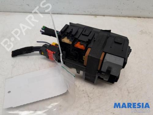 Used Fuse box CITROËN C4 III (BA_, BB_, BC_) ë-C4 (BCZKXC, BZCKSC) (136 hp) 31473073