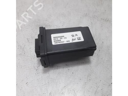 Used Control unit CITROËN C4 Picasso II 1.6 HDi / BlueHDi 115 (115 hp) 31418257