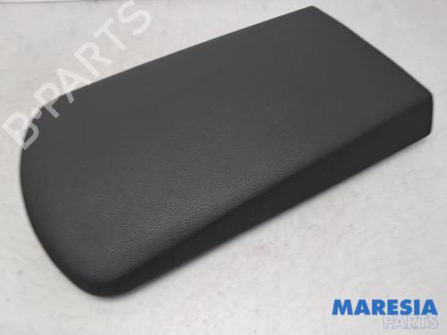 Used Armrest / Center console PEUGEOT 3008 I MPV (0U_) 1.6 THP (156 hp) 31507514