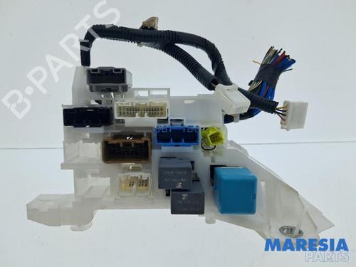 Used Fuse box Fuse box 37524250 37524250