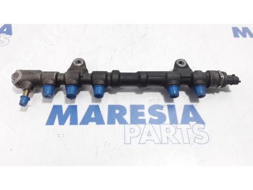 Used Injection rail FIAT PUNTO EVO (199_) 1.3 D Multijet (84 hp) 31493490