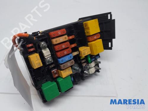 Used Fuse box Fuse box PEUGEOT 308 II (LB_, LP_, LW_, LH_, L3_) 1.2 THP 110 (110 hp) 31534066 31534066