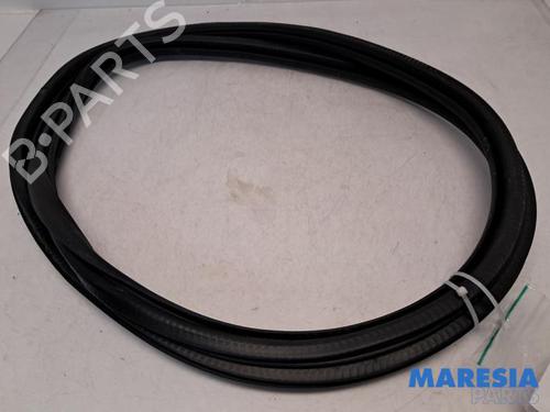 Used Rubber door seal Rubber door seal PEUGEOT 308 SW II (LC_, LJ_, LR_, LX_, L4_) 1.2 THP 110 (110 hp) 31402886 31402886