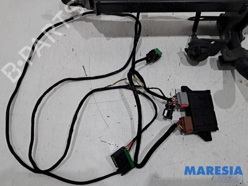 Tow ball/Mechanism PEUGEOT 2008 I (CU_) 1.2 THP 110 / PureTech 110 | BP32012121C141