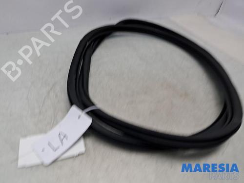 Used Rubber door seal PEUGEOT 3008 II SUV (MC_, MR_, MJ_, M4_) Hybrid (224 hp) 32351567