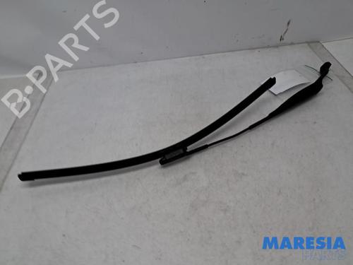 Used Front windshield wiper arm FIAT PANDA (312_, 319_) 0.9 (312PXG1A) (86 hp) 31418425