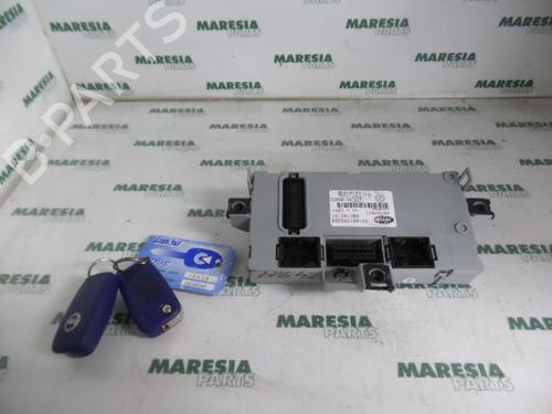 Used Fuse box FIAT STILO (192_) 1.6 16V (192_XB1A) (103 hp) 31483644