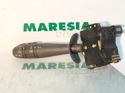 Used Steering column stalk RENAULT LAGUNA II (BG0/1_) 1.8 16V (BG0B, BG0C, BG0J, BG0M, BG0V) (121 hp) 31493323