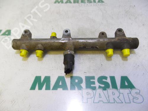 Used Injection rail PEUGEOT BOXER Bus (244, Z_) 2.8 HDi (128 hp) 31457669