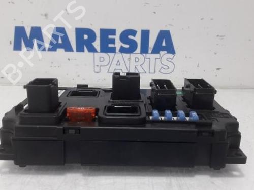 Used Fuse box CITROËN C6 (TD_) 2.2 HDi (170 hp) 31529807