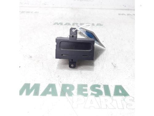 Used Electronic module RENAULT MEGANE I Coach (DA0/1_) 2.0 i (DA0G) (114 hp) 31502788