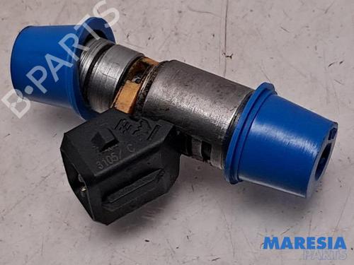 Used Injector FIAT 500 (312_) 1.2 (312AXA1A) (69 hp) 31429293