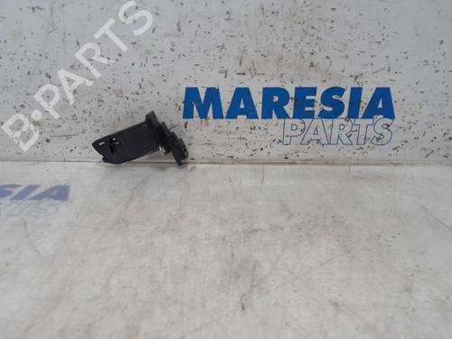 Used Mass air flow sensor Mass air flow sensor PEUGEOT 308 SW II (LC_, LJ_, LR_, LX_, L4_) 1.6 BlueHDi 120 (120 hp) 31383339 31383339