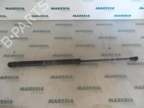 Used Tailgate lift support ALFA ROMEO 147 (937_) 1.6 16V T.SPARK ECO (937.AXA1A, 937.BXA1A) (105 hp) 31428794