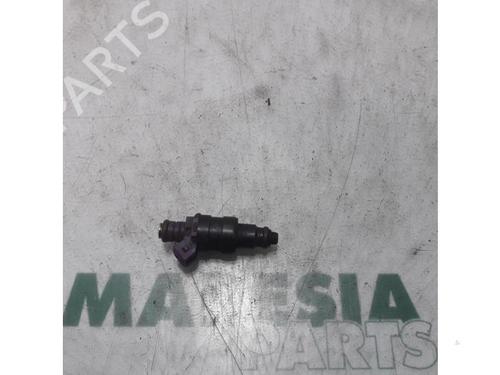 Used Injector RENAULT TWINGO I (C06_) 1.2 (C066, C068) (58 hp) 31526411