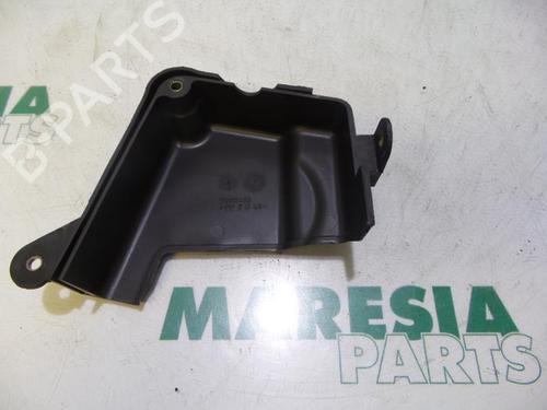 Used Timing cover FIAT GRANDE PUNTO (199_) 1.4 (199AXB11, 199AXB1A, 199BXB1A, 199AXL1A) (77 hp) 31519053