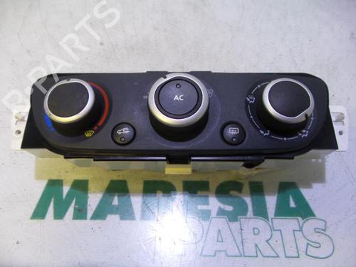 Used Climate control RENAULT MEGANE III Hatchback (BZ0/1_, B3_) 1.6 16V (BZ0H) (101 hp) 31480986