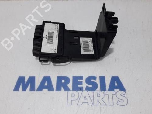 Sikringsdåse PEUGEOT 308 I (4A_, 4C_) 1.6 16V (120 hp) 31457478