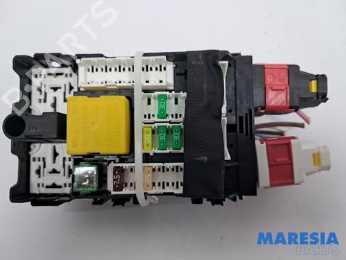 Used Fuse box PEUGEOT 308 II (LB_, LP_, LW_, LH_, L3_) 1.2 THP 130 (131 hp) 31528391