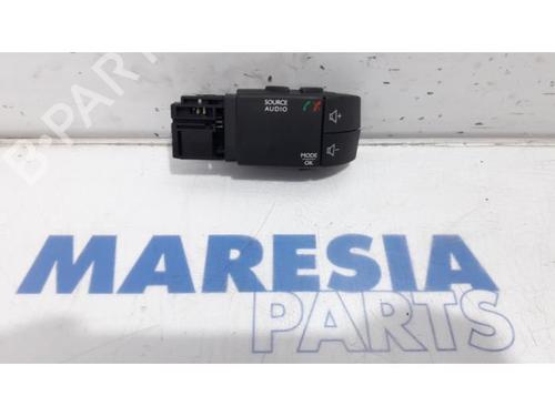 Used Switch RENAULT CAPTUR I (J5_, H5_) 1.2 TCe 120 (118 hp) 31469906