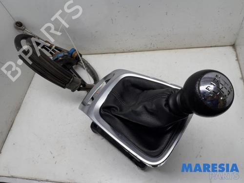 Used Gear lever PEUGEOT 5008 (0U_, 0E_) 1.6 HDi (110 hp) 31419204