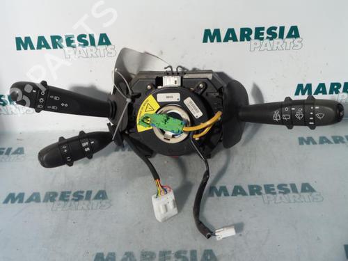 Used Switch ALFA ROMEO 147 (937_) 1.6 16V T.SPARK (937.AXA1A, 937.AXB1A, 937.BXB1A) (120 hp) 31467655