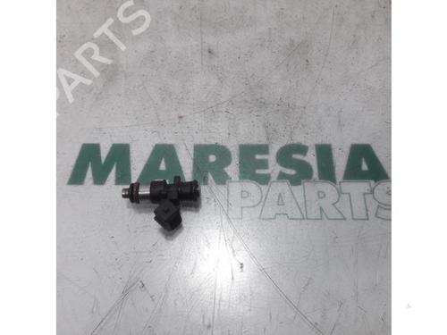 Used Injector RENAULT TWINGO II (CN0_) 1.2 16V (CN04, CN0B) (75 hp) 31484750