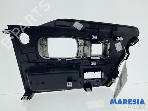 Middle console PEUGEOT 3008 II SUV (MC_, MR_, MJ_, M4_) Hybrid | BP32485085I22