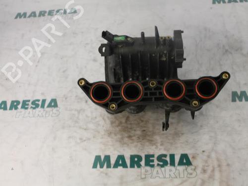 Used Injection rail PEUGEOT 206 Hatchback (2A/C) 1.4 i (75 hp) 31481521