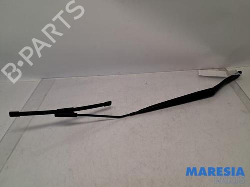 Used Front windshield wiper arm RENAULT CLIO IV Grandtour (KH_) 0.9 TCe 90 (90 hp) 31390443