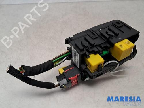 Used Fuse box Fuse box PEUGEOT 308 SW II (LC_, LJ_, LR_, LX_, L4_) 1.2 THP 110 (110 hp) 31435664 31435664