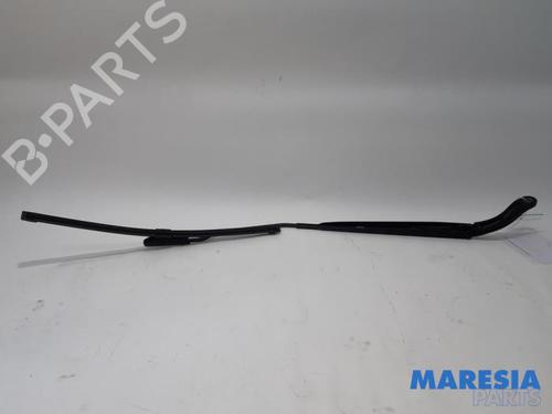 Used Front windshield wiper arm RENAULT MEGANE IV Grandtour (K9A/M/N_) 1.5 dCi 110 (110 hp) 31437632