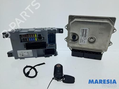 Used Engine control unit (ECU) Engine control unit (ECU) FIAT 500 C (312_) 0.9 (312AG1A) (86 hp) 33832597 33832597