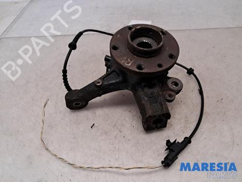 Used Right front steering knuckle FIAT 500L (351_, 352_) 0.9 (199LYC1B) (105 hp) 31385271