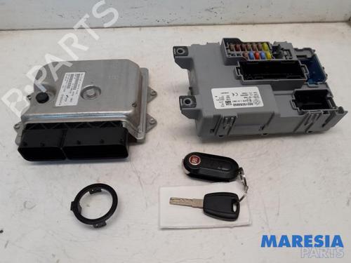 Used Engine control unit (ECU) FIAT 500 (312_) 0.9 (312AXG1A, 312.AXG11) (86 hp) 31498128