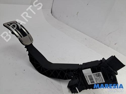 Used Pedal Pedal OPEL CORSA F (P2JO) 1.2 (68) (101 hp) 40462729 40462729