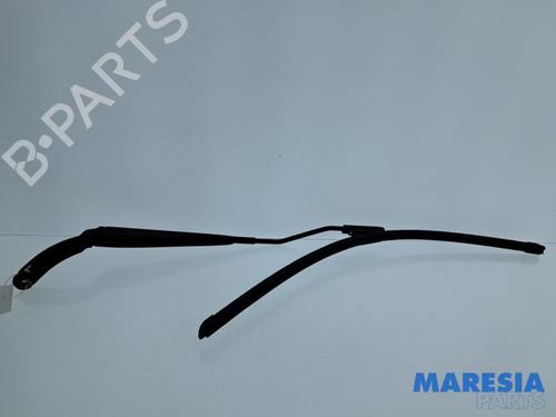 Used Front windshield wiper arm Front windshield wiper arm 36881993 36881993