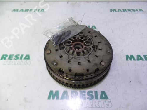 Used Flywheel RENAULT GRAND SCÉNIC II (JM0/1_) 1.9 dCi (JM0G, JM12, JM1G, JM2C) (120 hp) 31529122