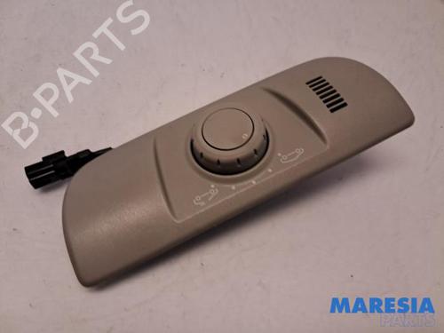 Used Switch RENAULT SCÉNIC III (JZ0/1_) 1.6 dCi (JZ00, JZ12) (130 hp) 31412576